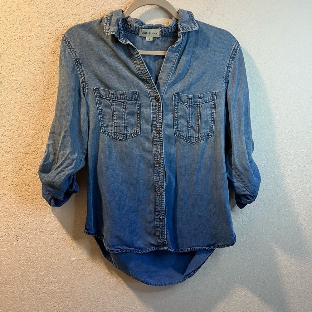 Women’s Cloth & Stone blue denim ombré button down shirt size small S